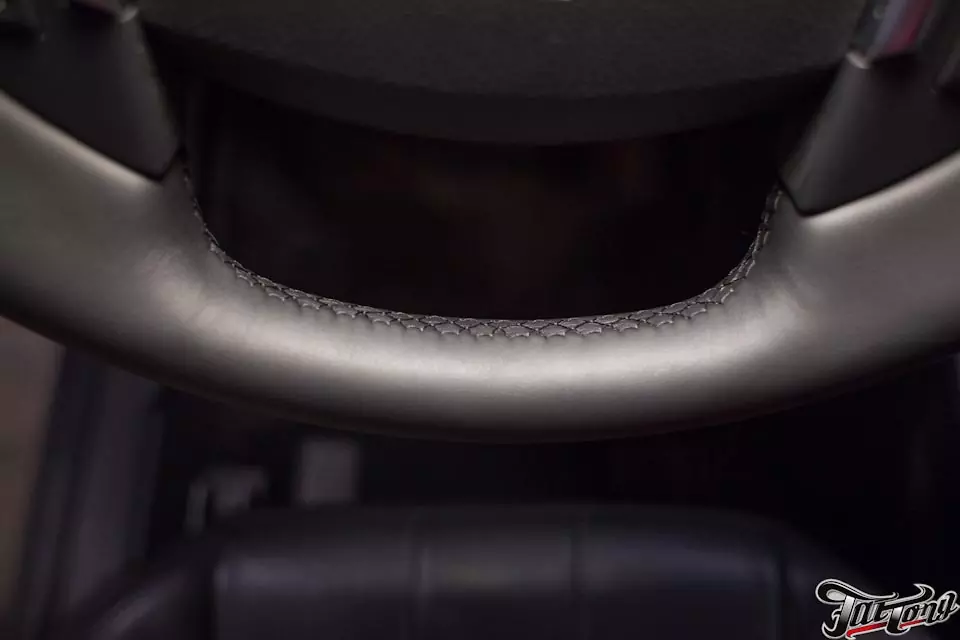 Land Rover Freelander. Установка фирменного подогрева руля и пошив обода руля. Шумоизоляция дверей.